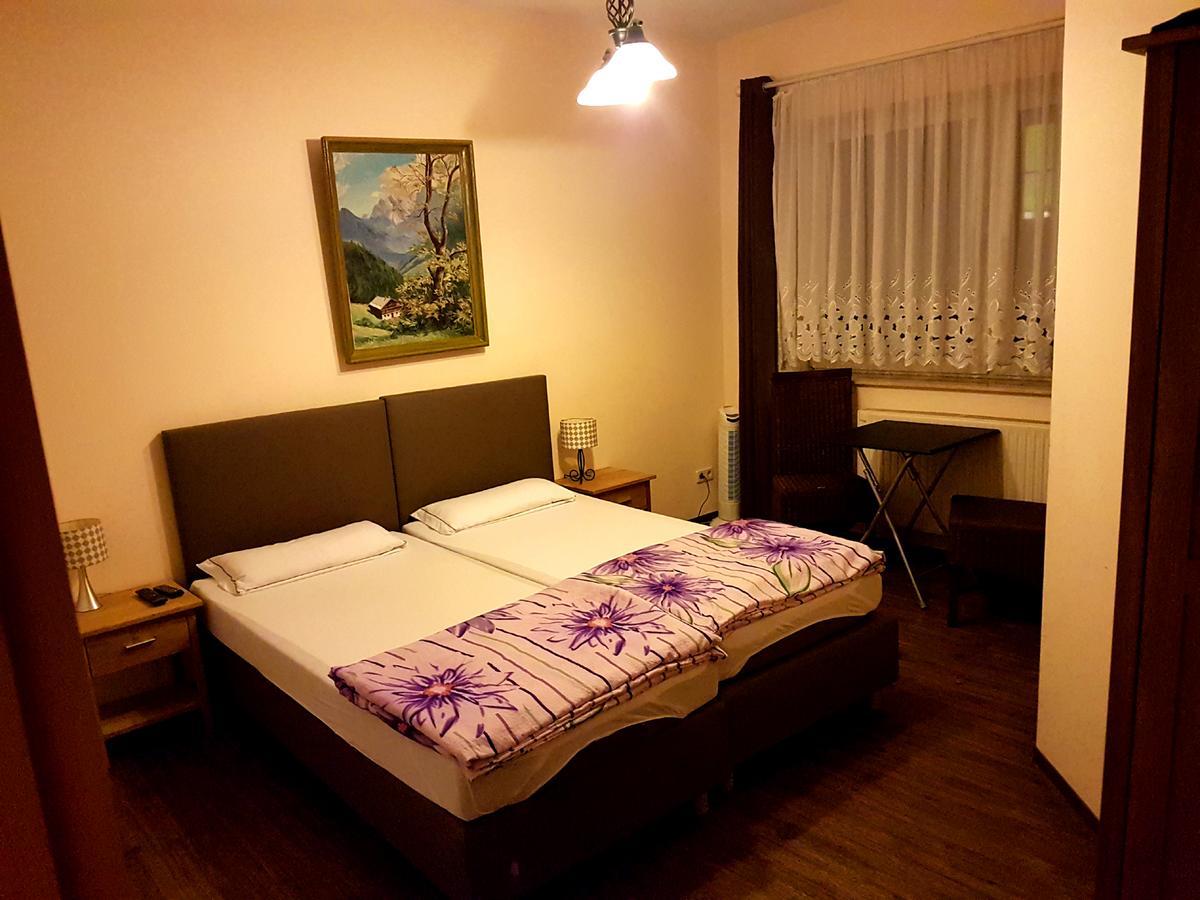Pension Balkan Eisenhuettenstadt Luaran gambar