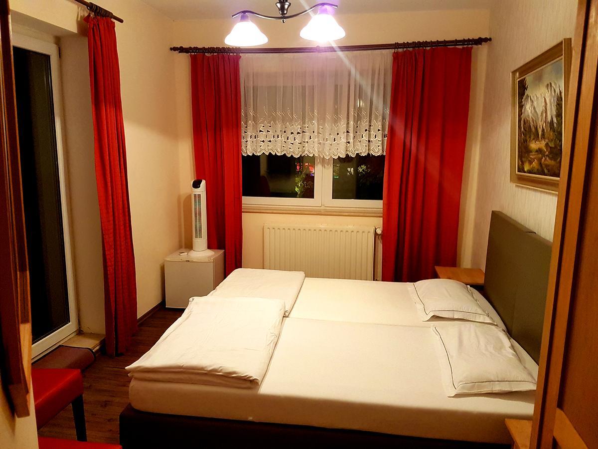 Pension Balkan Eisenhuettenstadt Luaran gambar